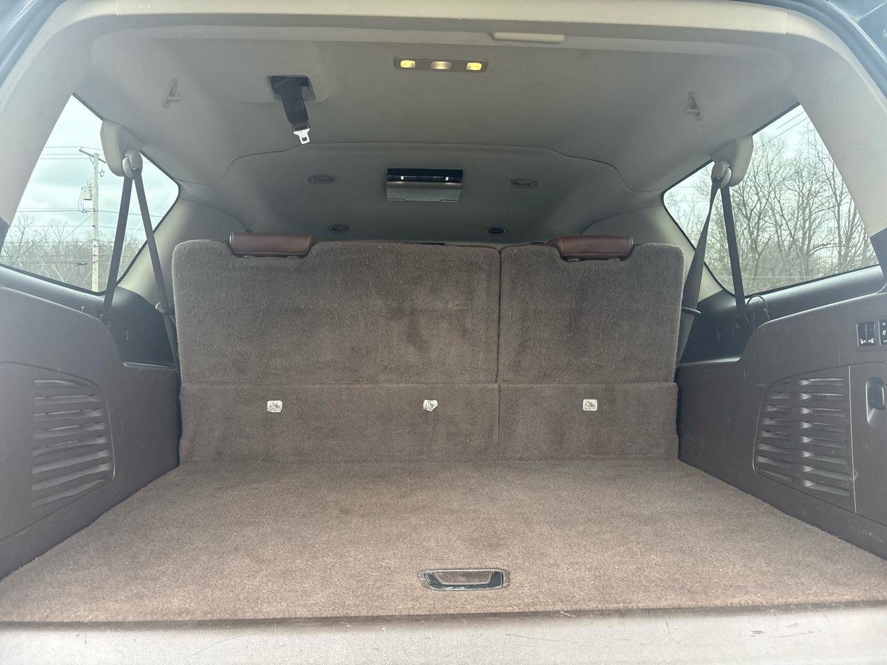 Used 2015 Chevrolet Suburban LTZ image 5