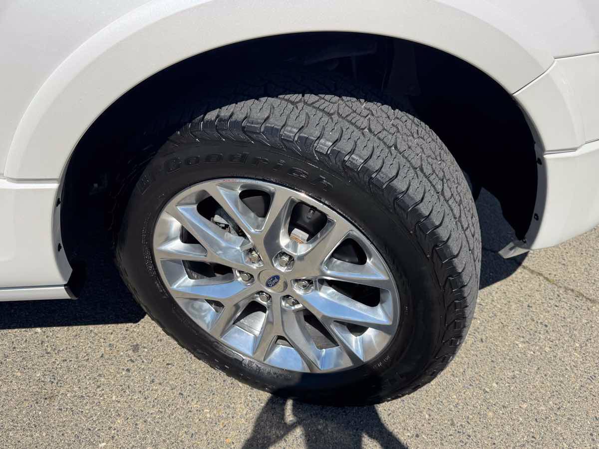 Used 2016 Ford Expedition Limited w/ Equipment Group 301A AWD/4WD image 43