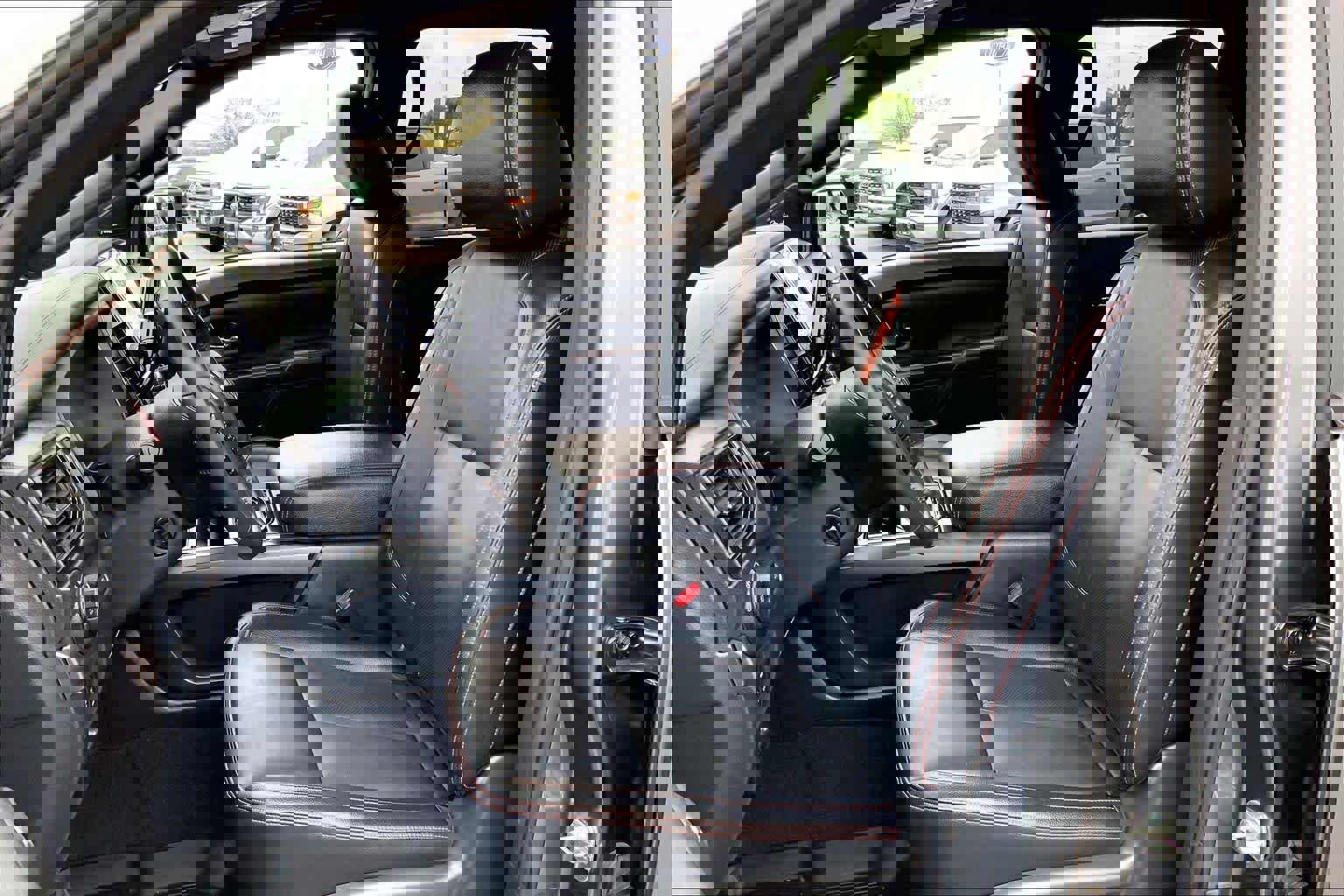 Used 2023 Nissan Titan PRO-4X w/ Pro-4x Convenience Package image 8