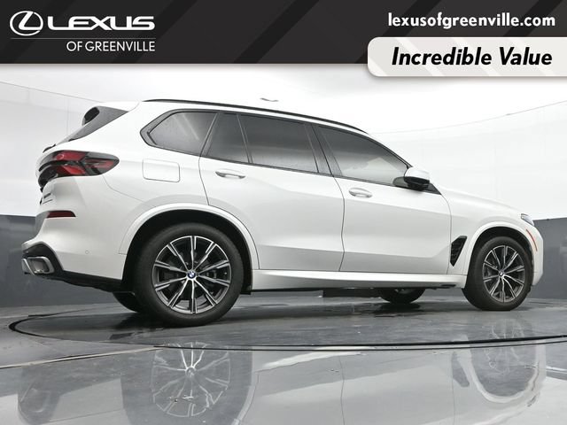 Used 2025 BMW X5 xDrive40i w/ M Sport Package AWD/4WD image 37