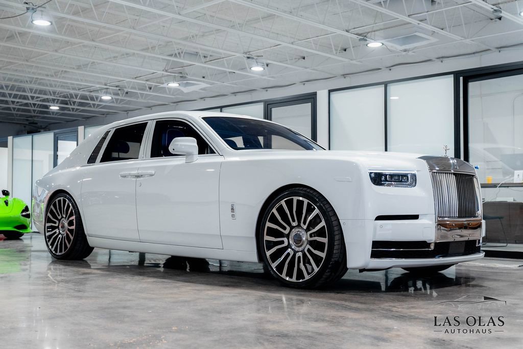 Used 2024 Rolls-Royce Phantom Sedan RWD image 1