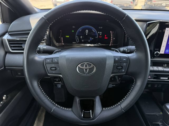 Used 2025 Toyota Camry SE FWD image 13