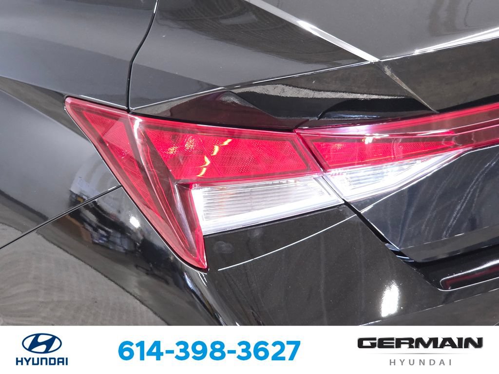 Used 2023 Hyundai Elantra SEL w/ Preferred Accessory Package FWD image 16