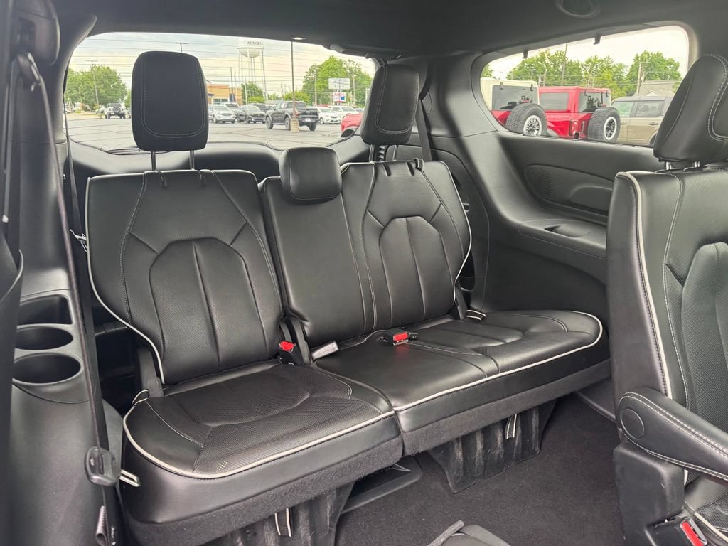 Used 2025 Chrysler Pacifica Limited FWD image 21