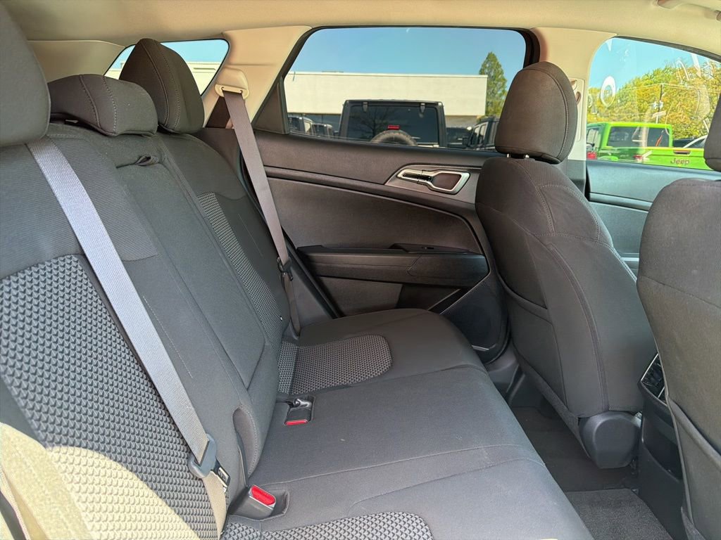 Used 2023 Kia Sportage LX AWD/4WD image 10