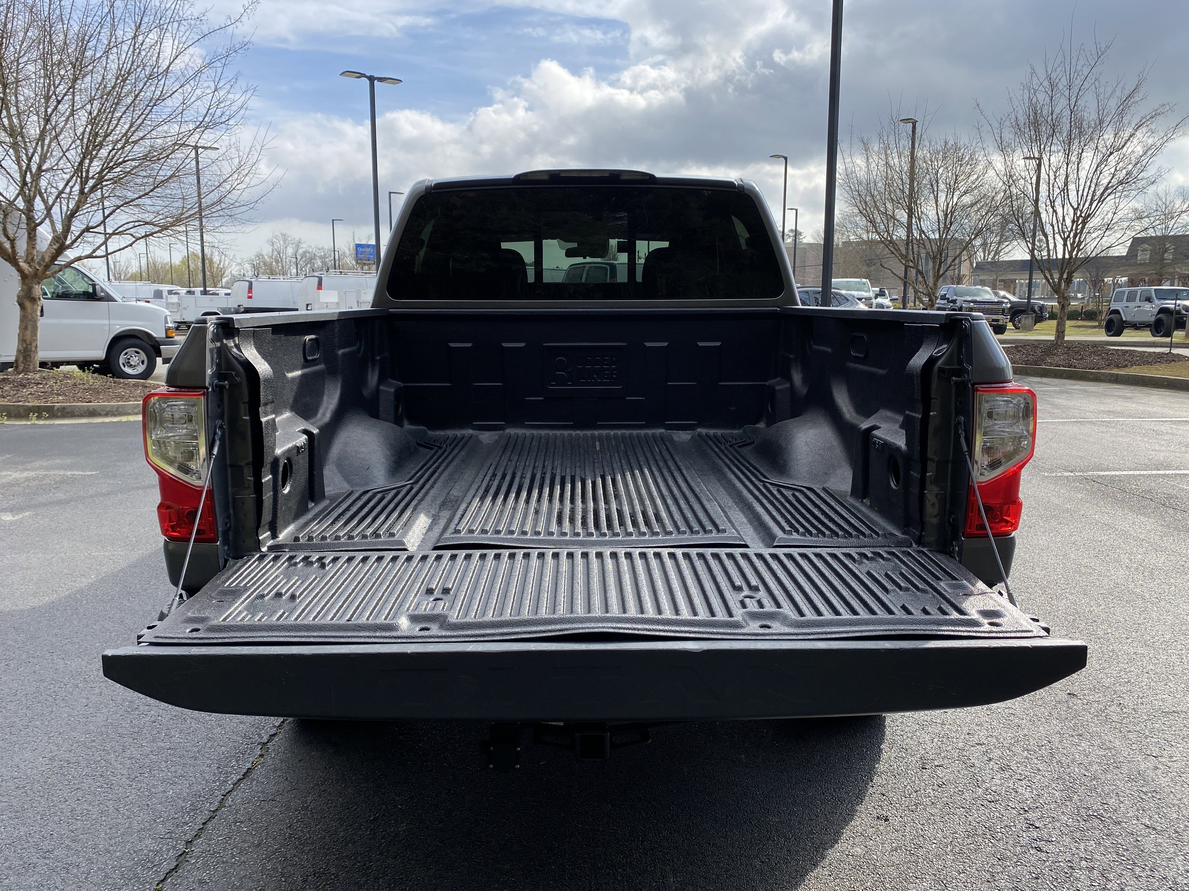 Used 2021 Nissan Titan SV AWD/4WD image 11
