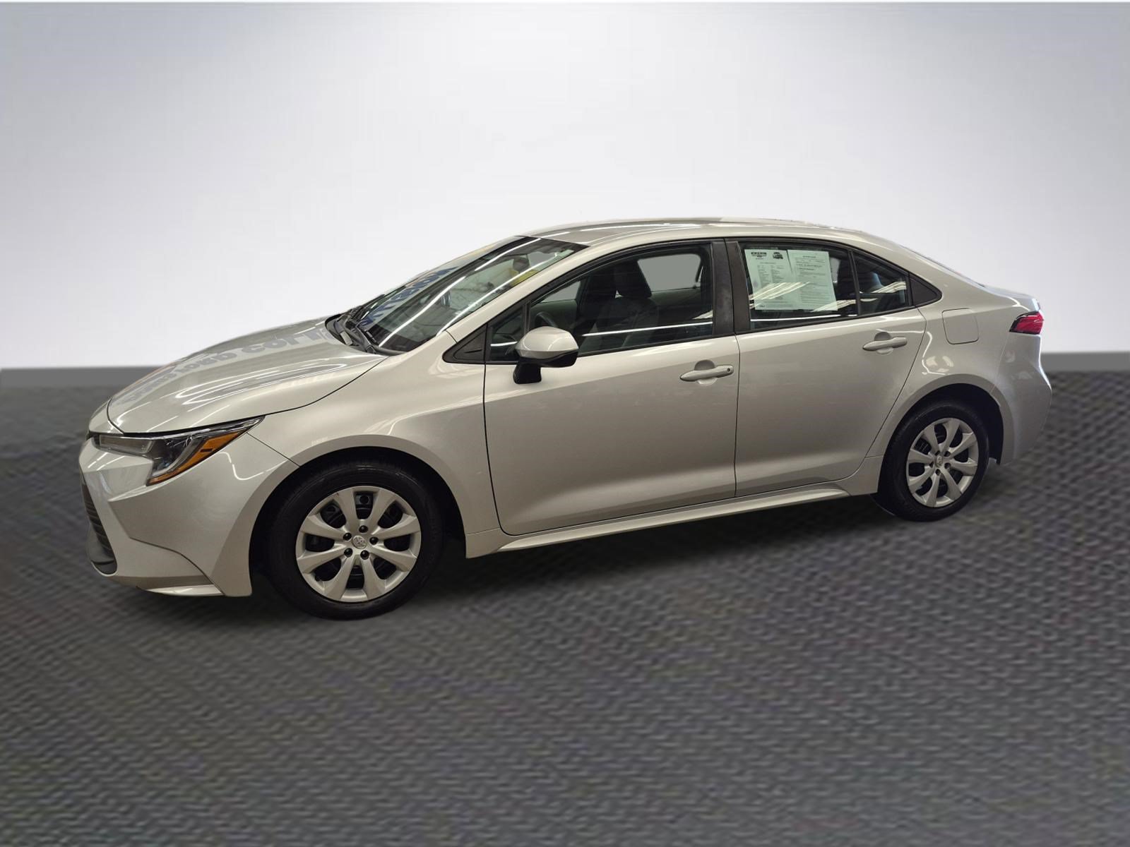 Used 2023 Toyota Corolla LE FWD image 2