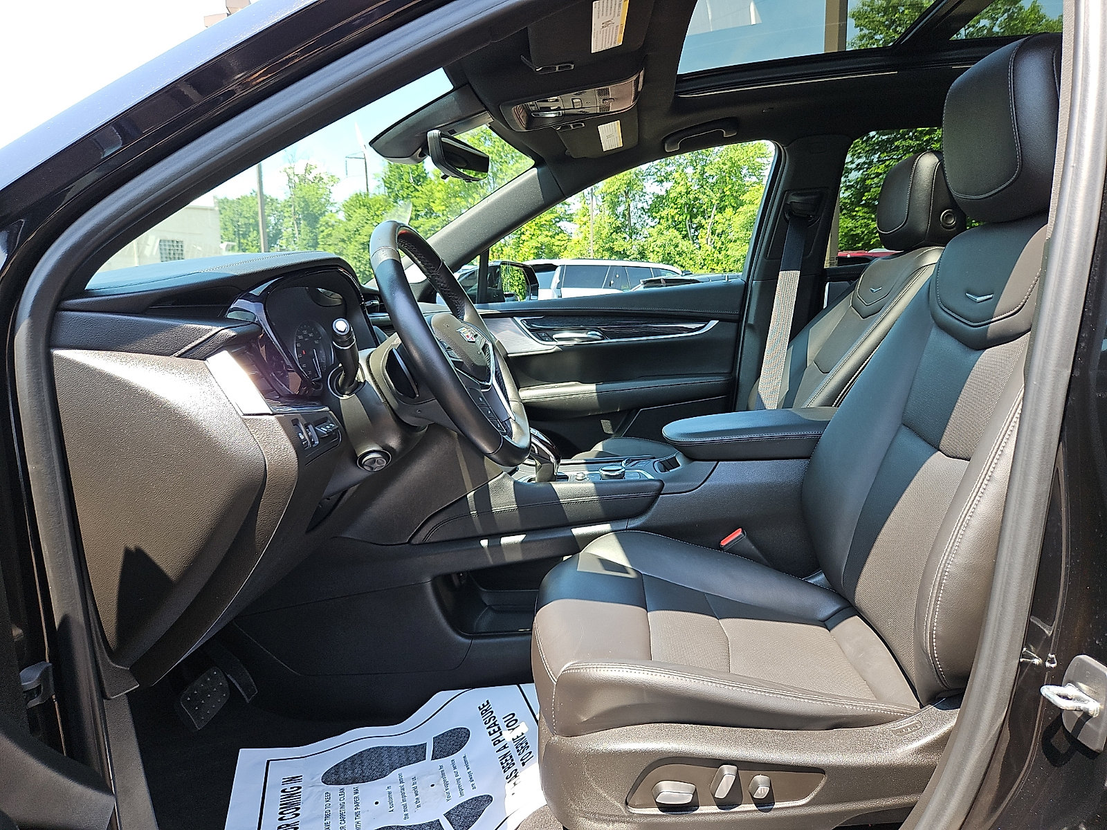 Used 2022 Cadillac XT5 Premium Luxury w/ Technology Package AWD/4WD image 13