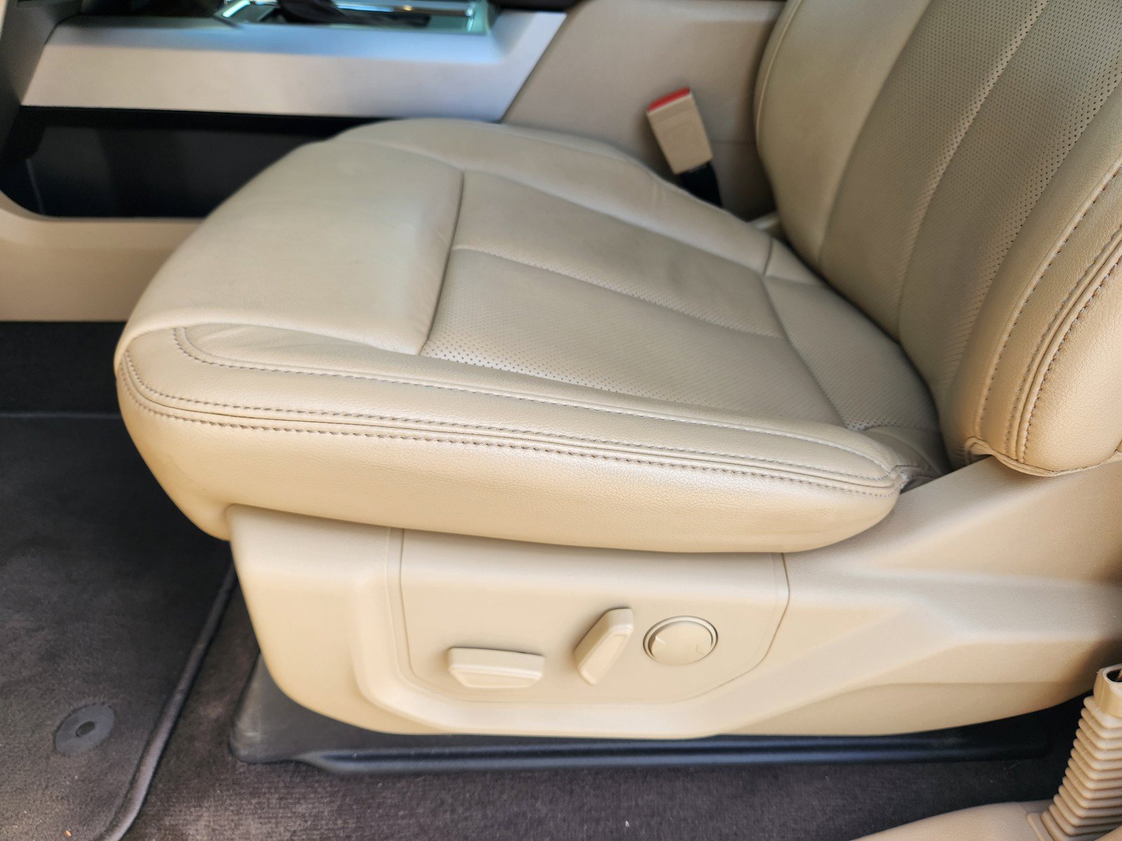 Used 2020 Ford F150 Lariat RWD image 20