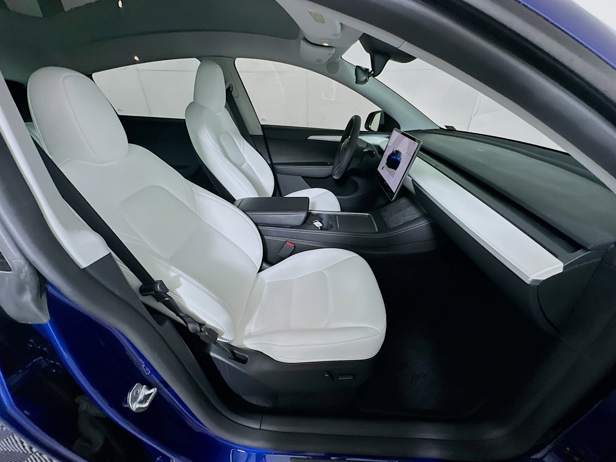 Used 2024 Tesla Model Y Performance image 31