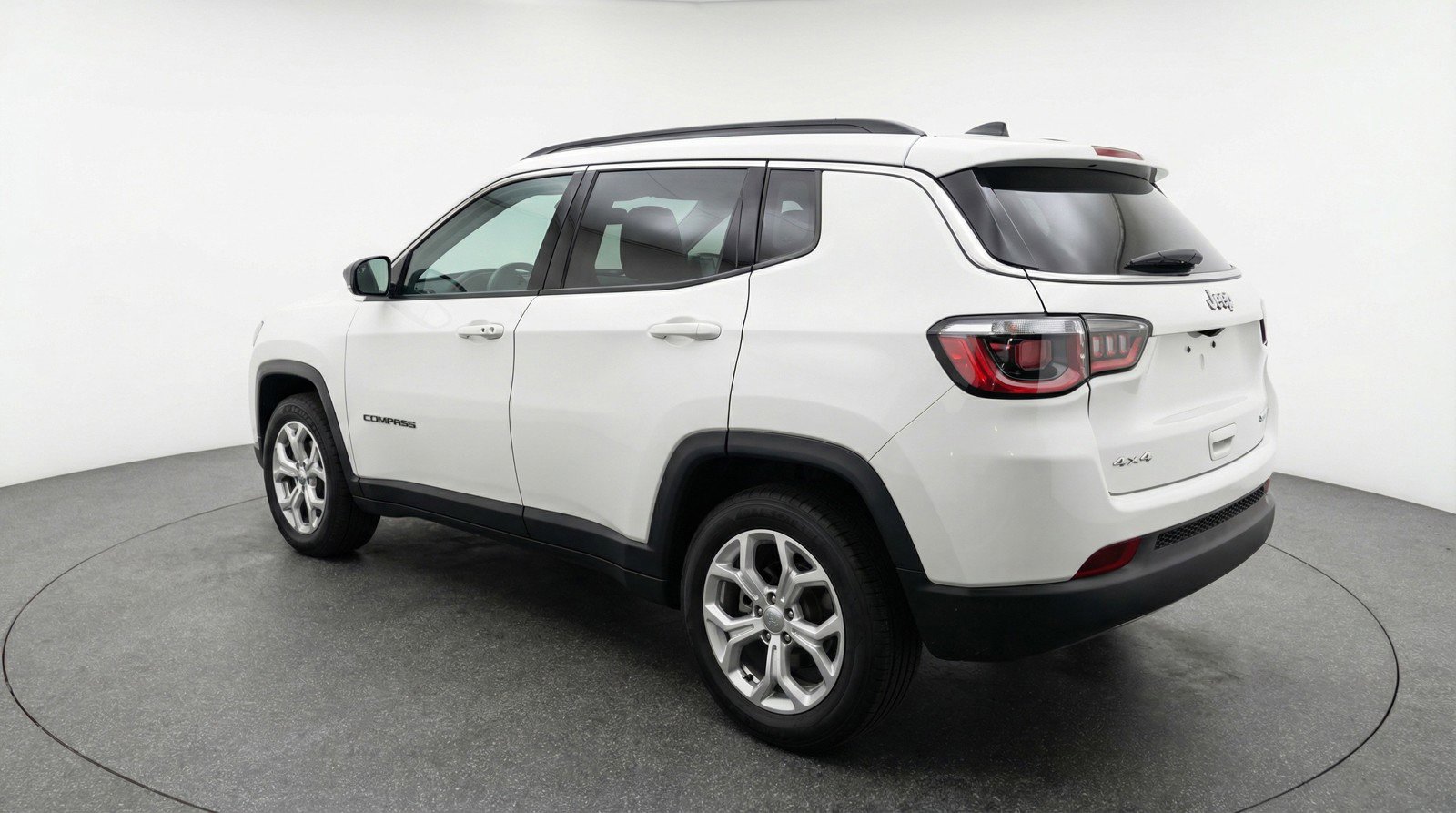 Used 2025 Jeep Compass Latitude AWD/4WD image 6