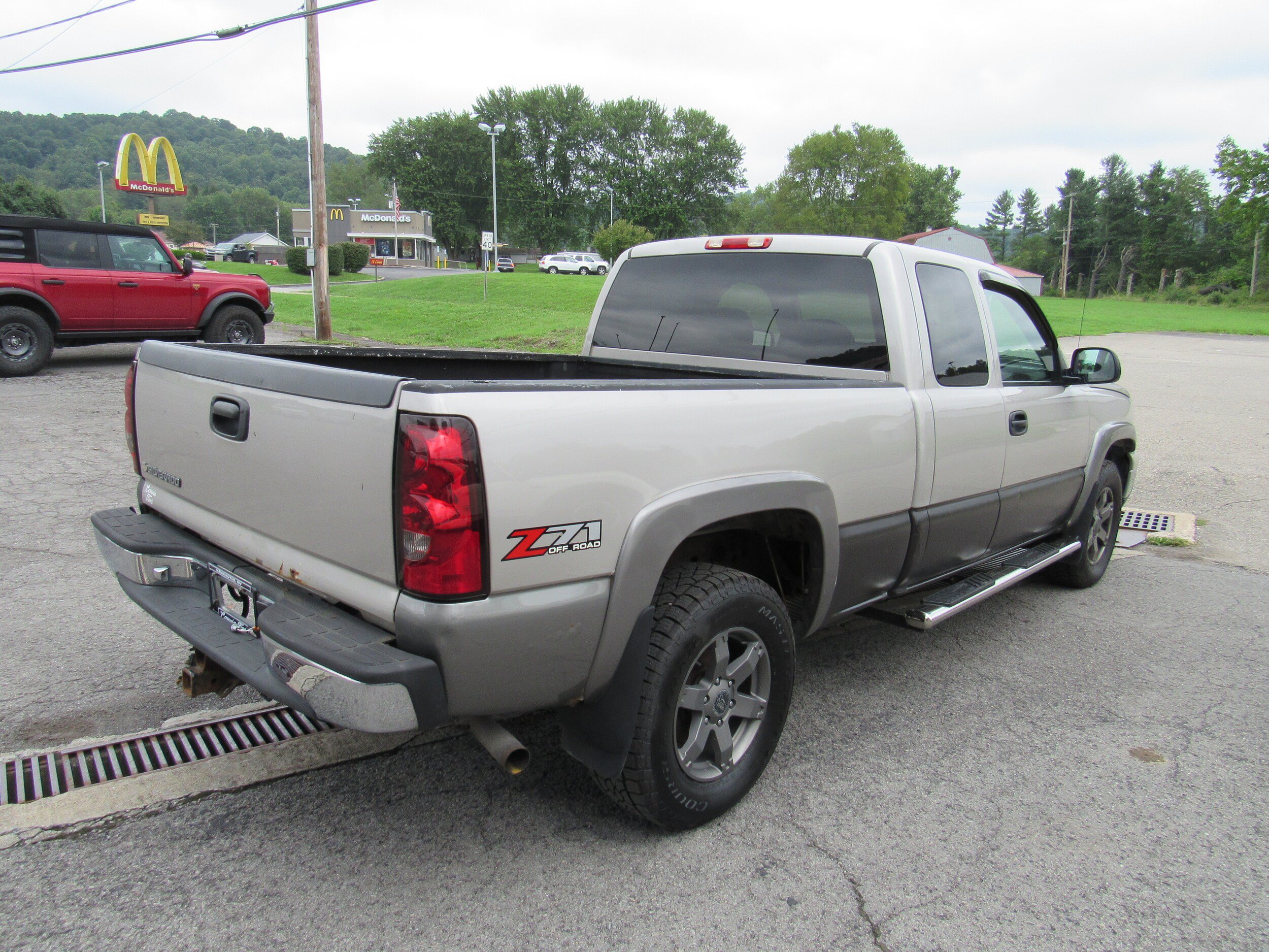 Used 2006 Chevrolet Silverado 1500 LT w/ Light Duty Power Package AWD/4WD image 6