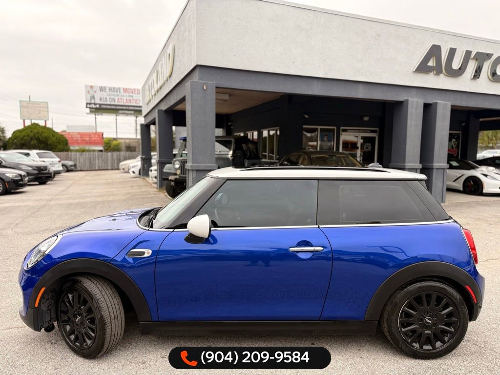 Used 2019 MINI Cooper 2-Door Hardtop w/ Premium Package image 5