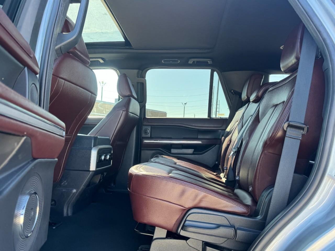 Used 2024 Ford Expedition Limited image 10