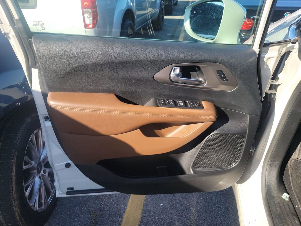 Used 2020 Chrysler Pacifica Limited w/ Advanced Safetytec Group image 10