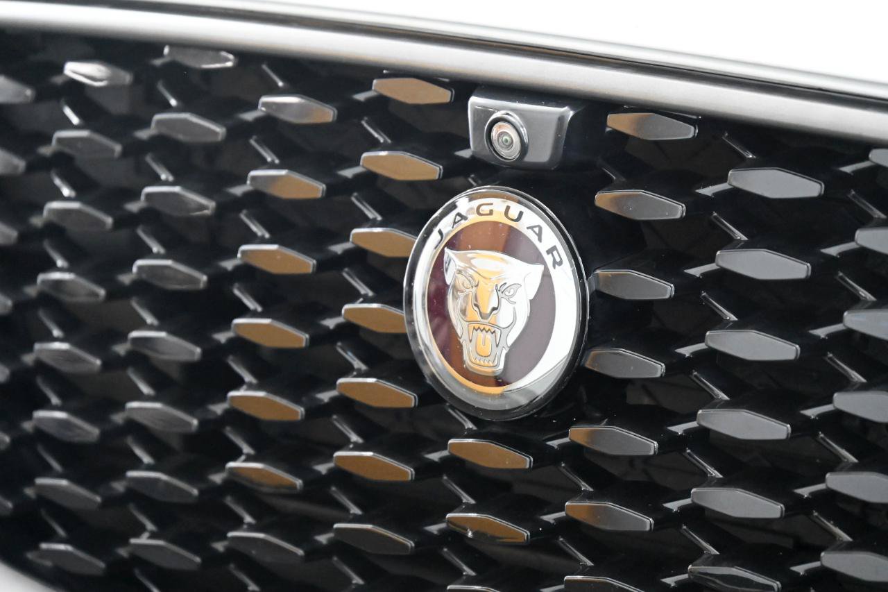 Used 2021 Jaguar F-PACE SVR AWD/4WD image 9