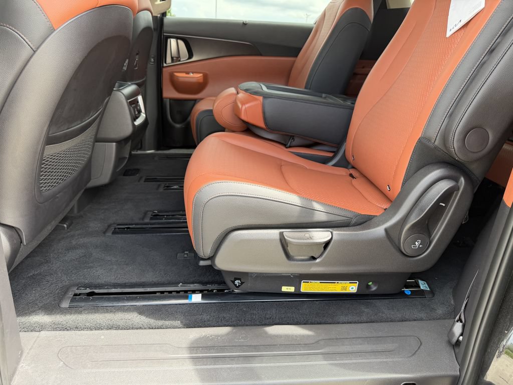 Certified 2026 Kia Carnival SX FWD image 20
