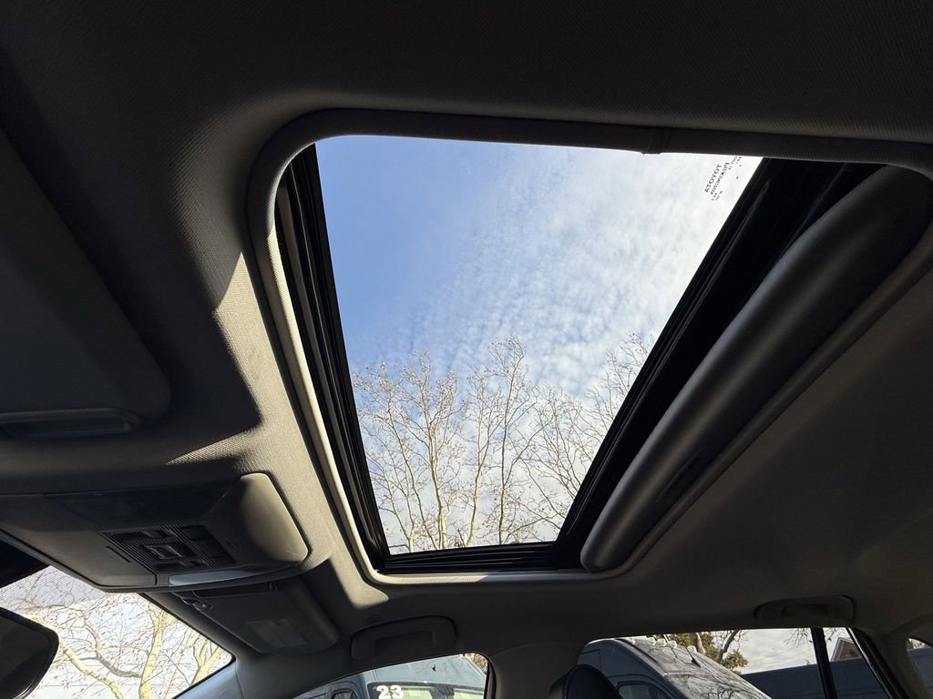 Used 2024 Toyota RAV4 XLE Premium image 21