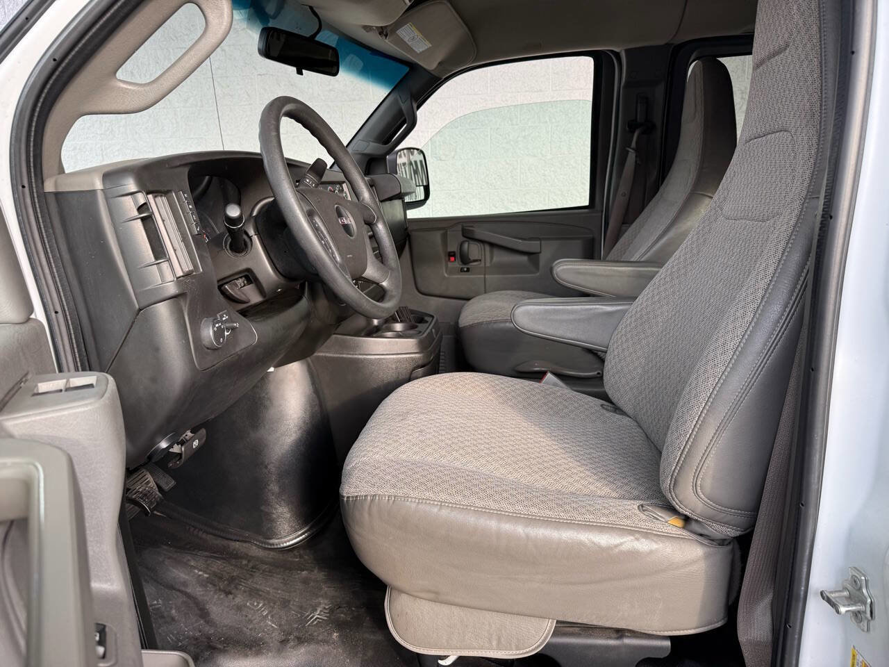 Used 2018 GMC Savana 3500 LT w/ LT Preferred Equipment Group RWD image 13
