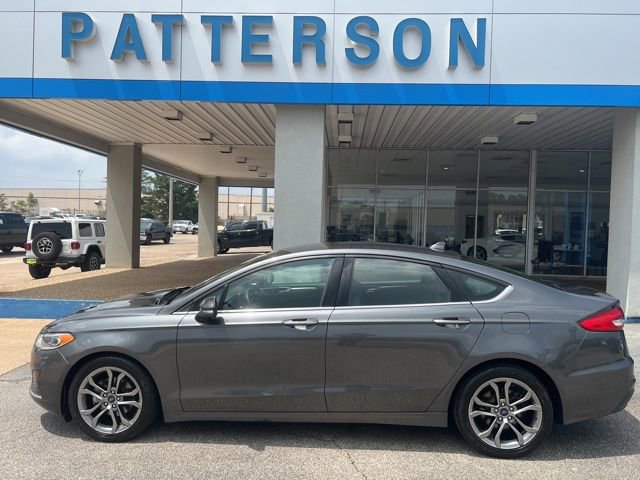 Used 2020 Ford Fusion SEL FWD image 2