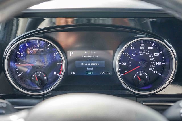 Used 2024 Kia Carnival EX image 24