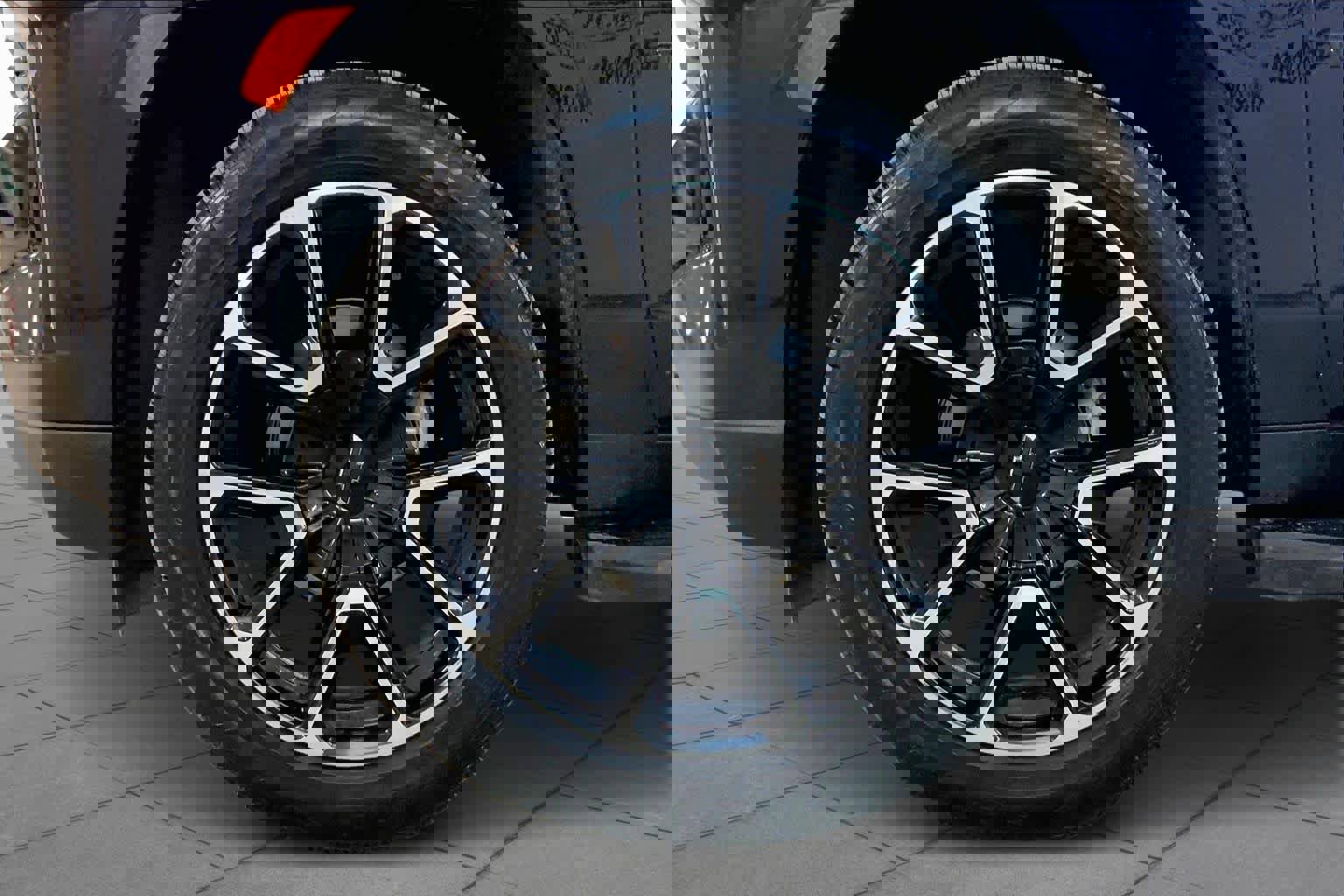 Used 2021 Chevrolet Tahoe RST w/ Luxury Package image 11