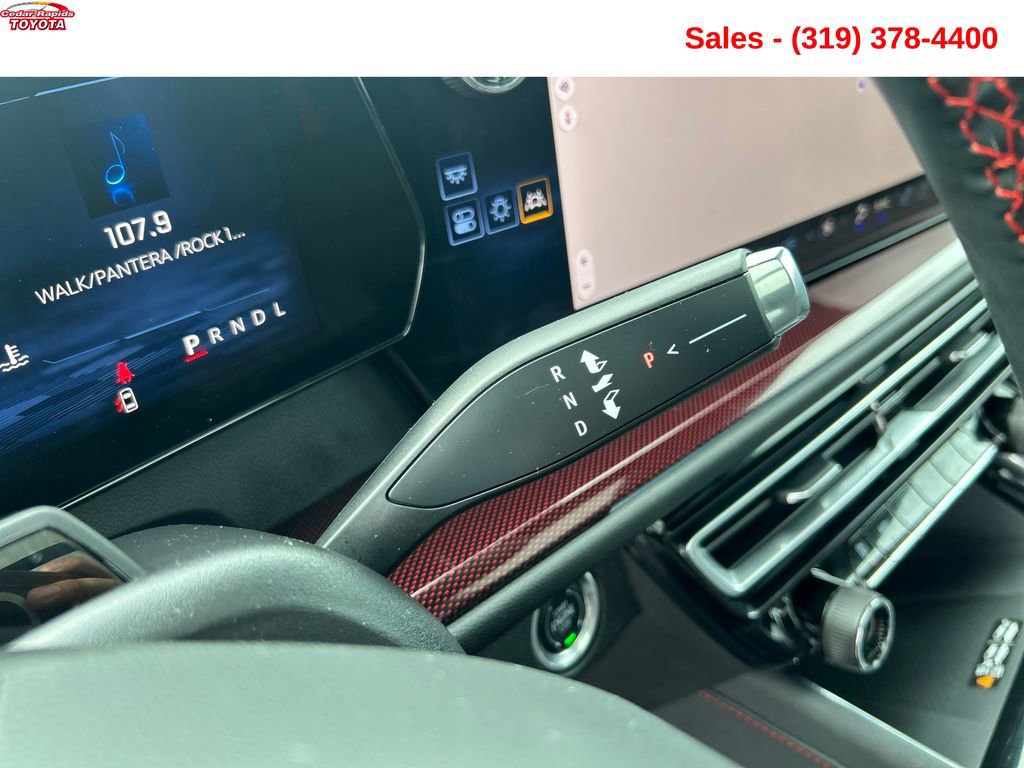 Used 2024 Chevrolet Traverse RS image 22