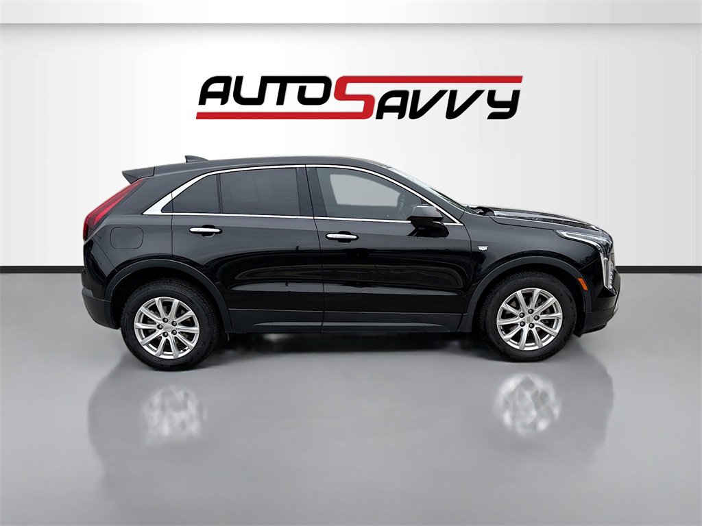 Used 2022 Cadillac XT4 Luxury w/ Cold Weather Package image 8