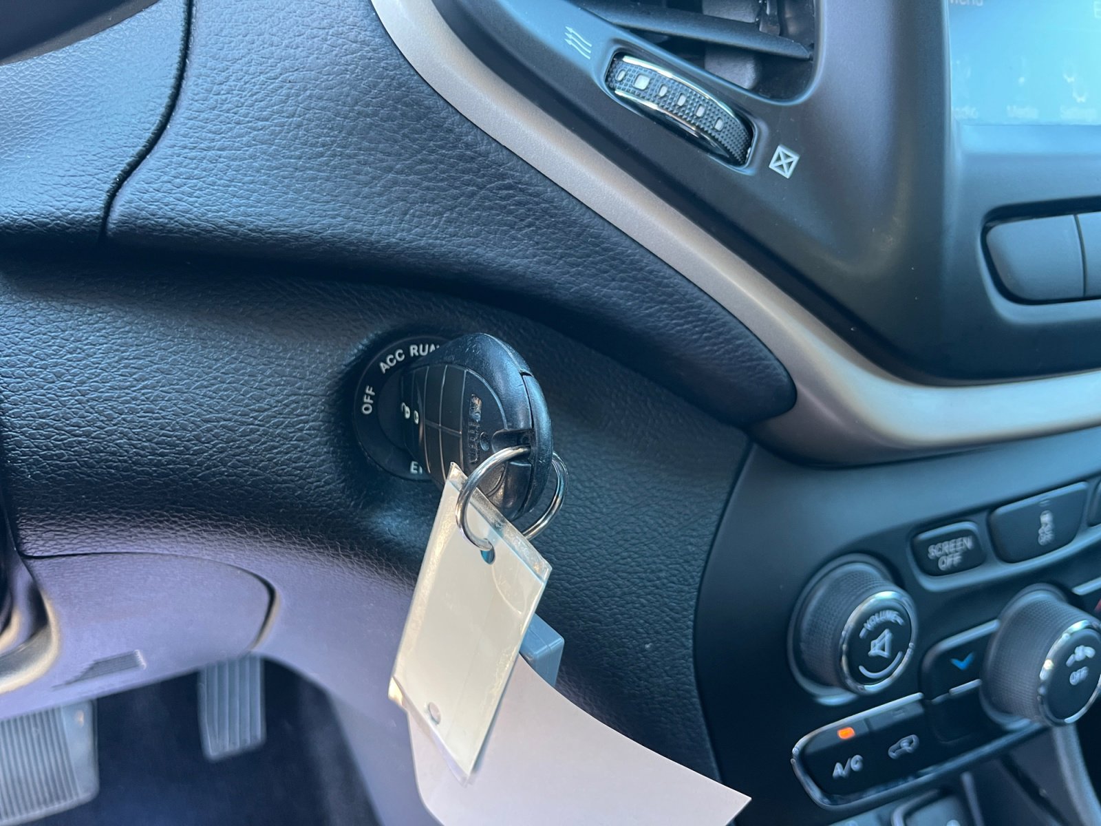 Used 2018 Jeep Cherokee Latitude image 33