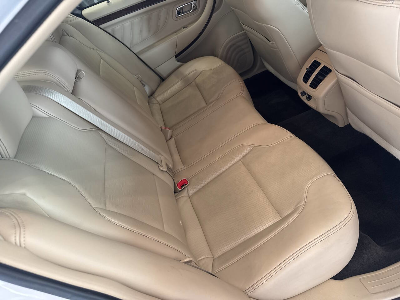 Used 2013 Ford Taurus Limited FWD image 24