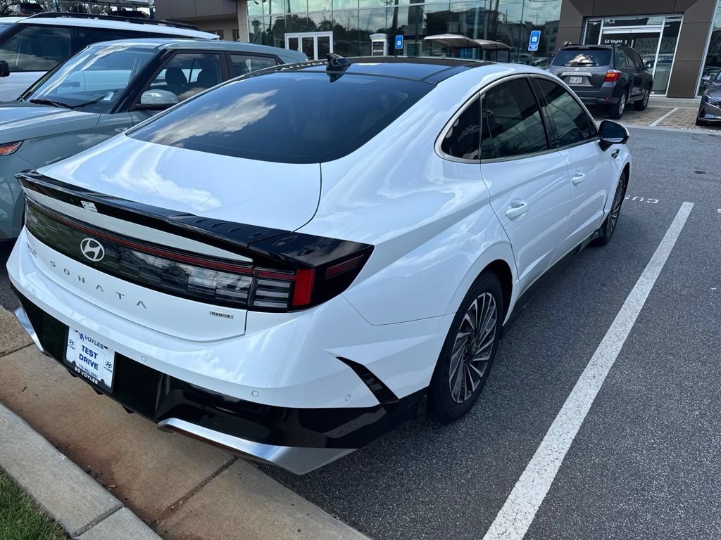 Certified 2025 Hyundai Sonata Limited FWD image 4