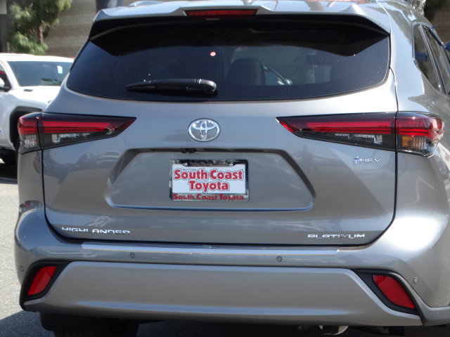 New 2026 Toyota Highlander Platinum AWD/4WD image 7