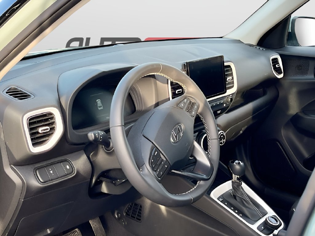 Used 2025 Hyundai Venue Limited FWD image 9