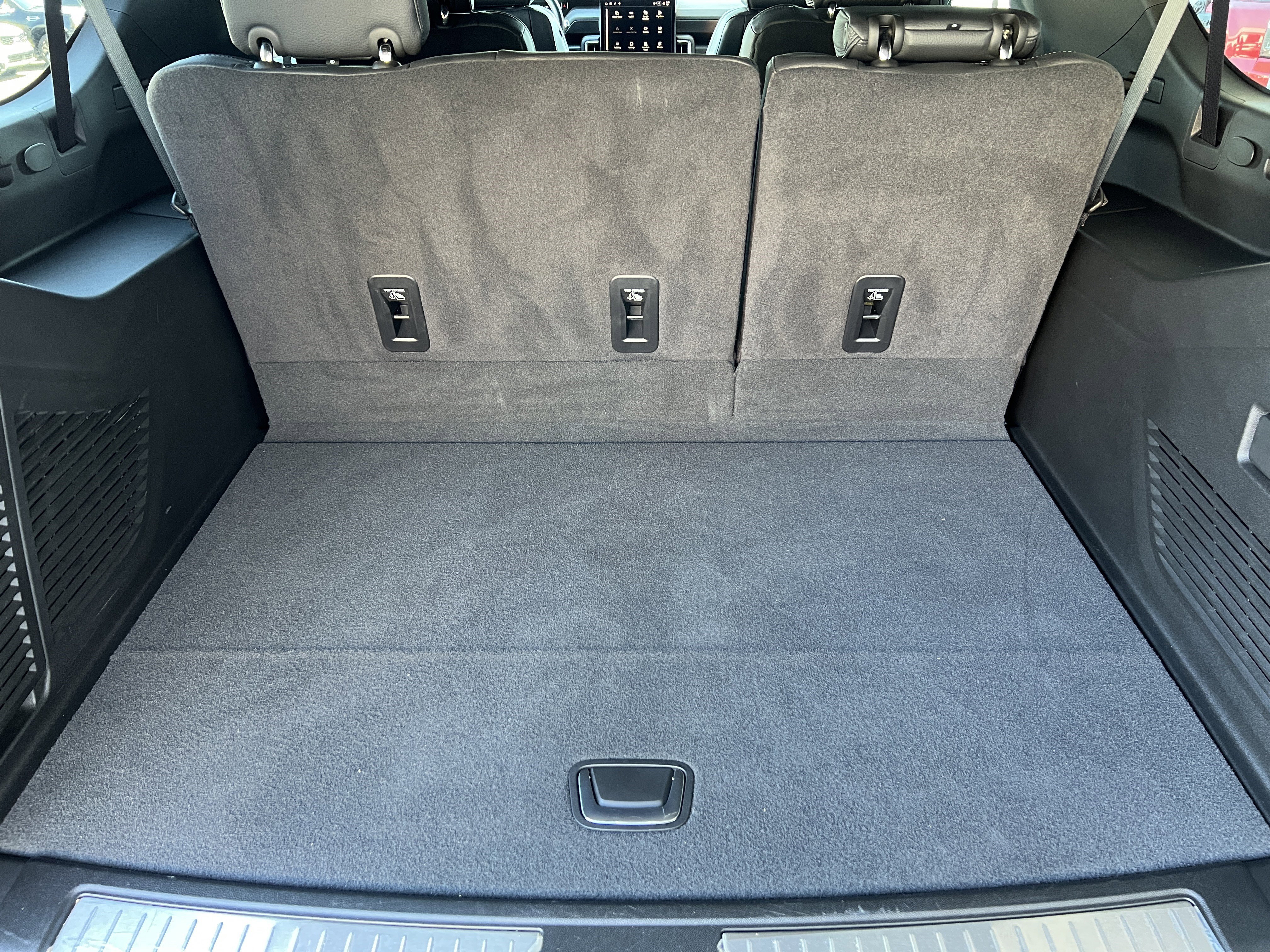 Used 2025 GMC Yukon XL Denali image 22