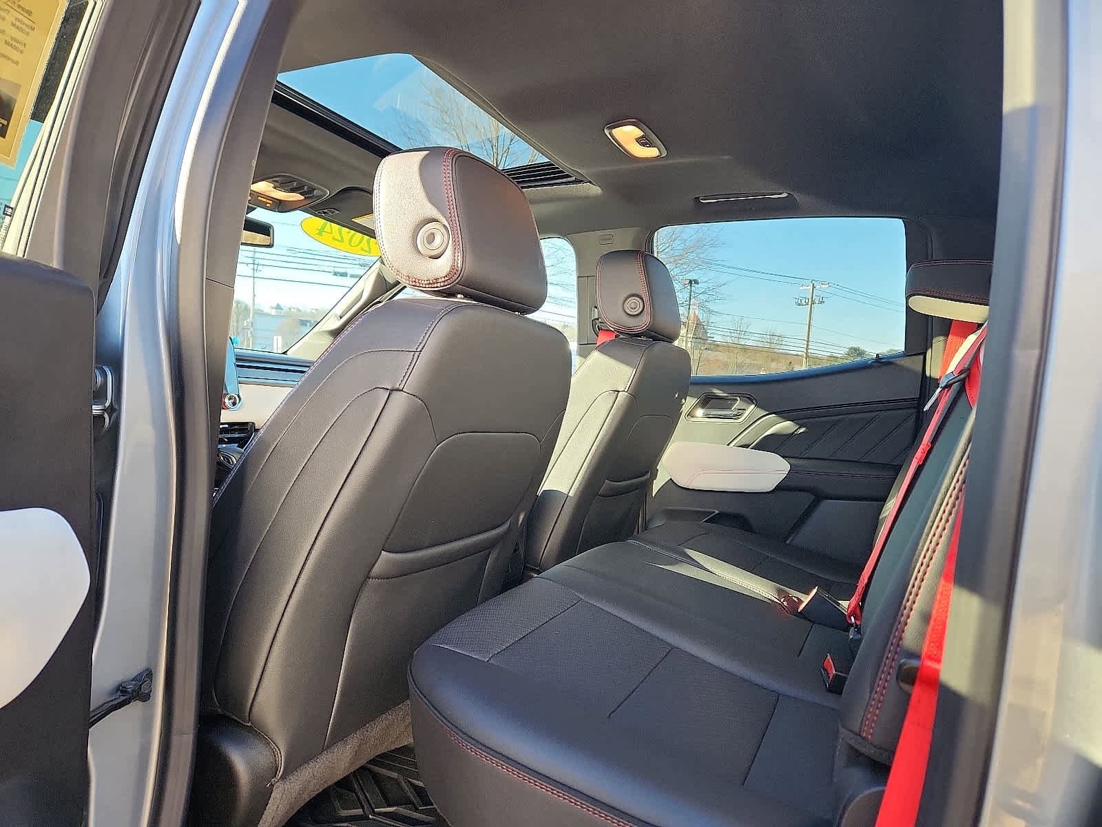 Used 2024 GMC Canyon AT4X image 11