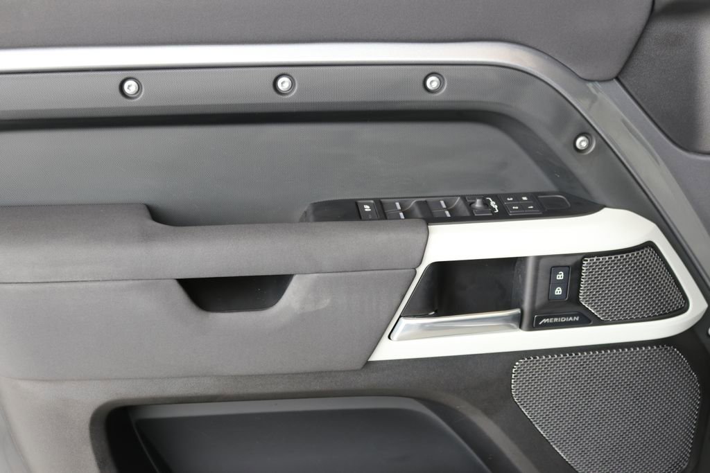 Used 2023 Land Rover Defender 110 X-Dynamic SE image 13