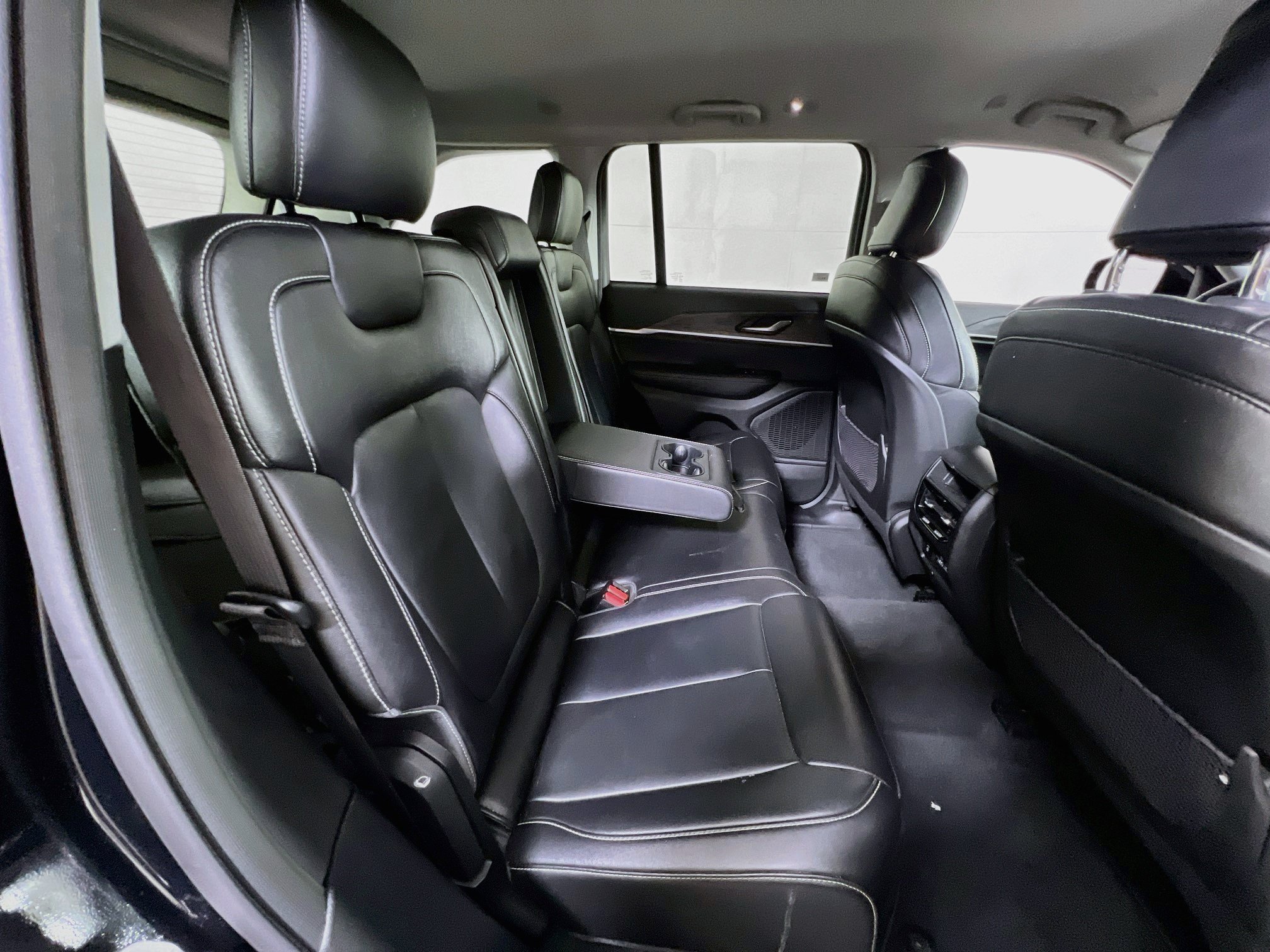 Used 2023 Jeep Grand Cherokee Limited AWD/4WD image 26