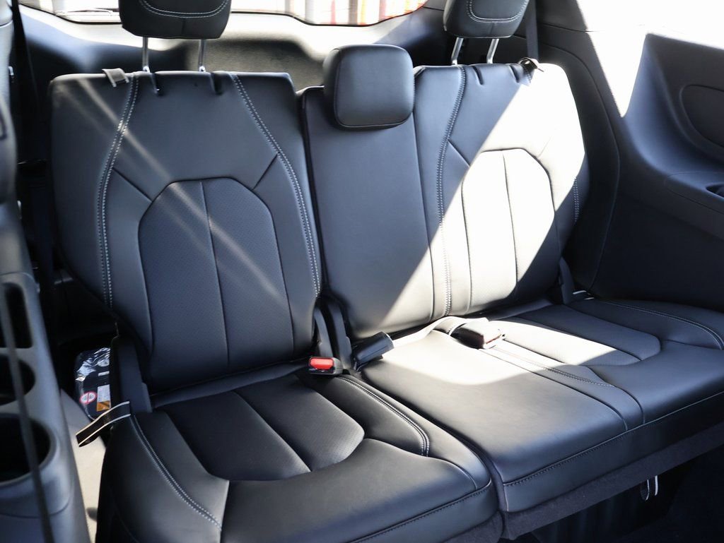 New 2026 Chrysler Pacifica Select image 12