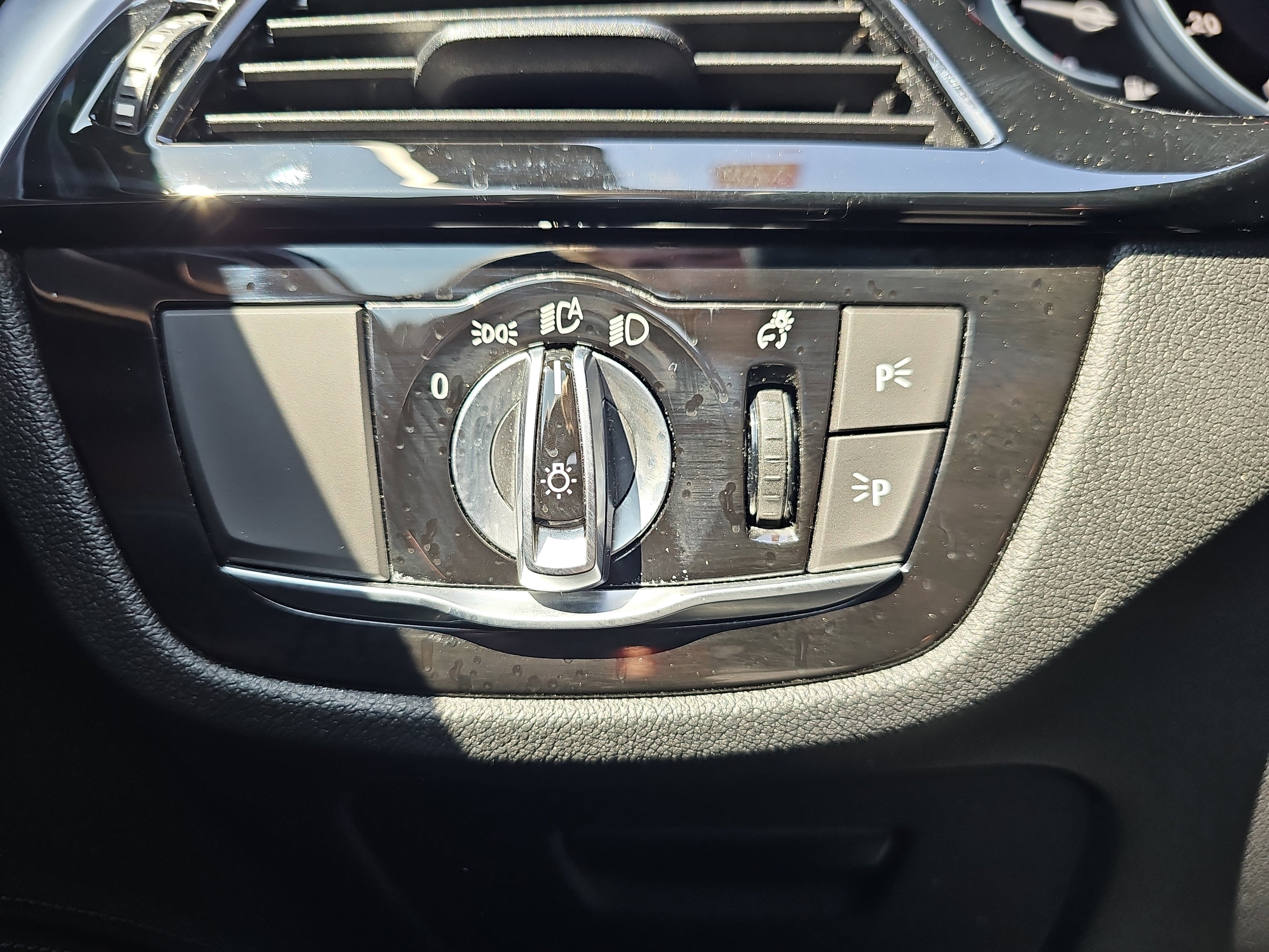 Used 2018 BMW M550i xDrive w/ Driving Assistance Package image 27