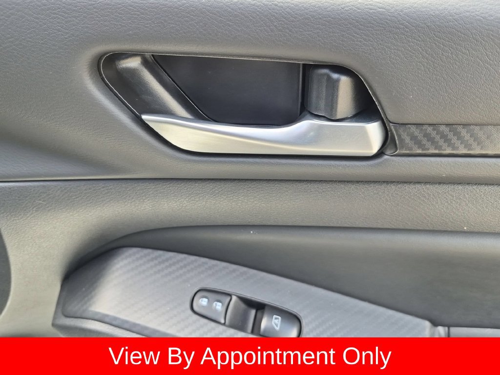 Used 2025 Nissan Altima 2.5 SV FWD image 33