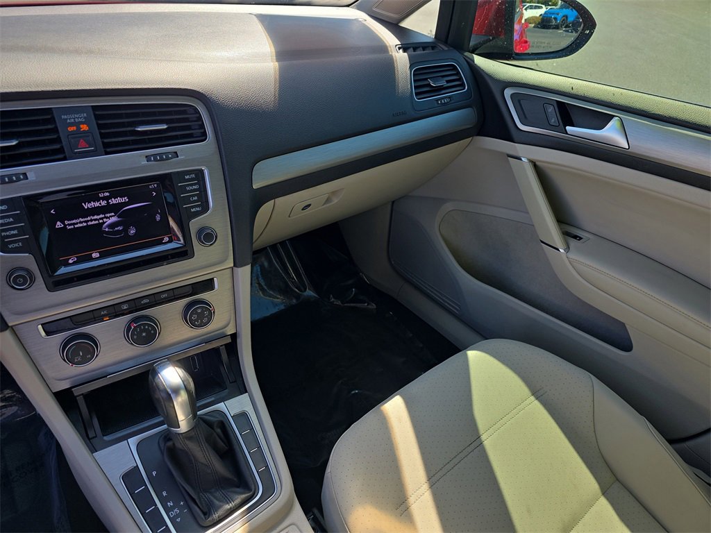 Used 2015 Volkswagen Golf TDI S image 31