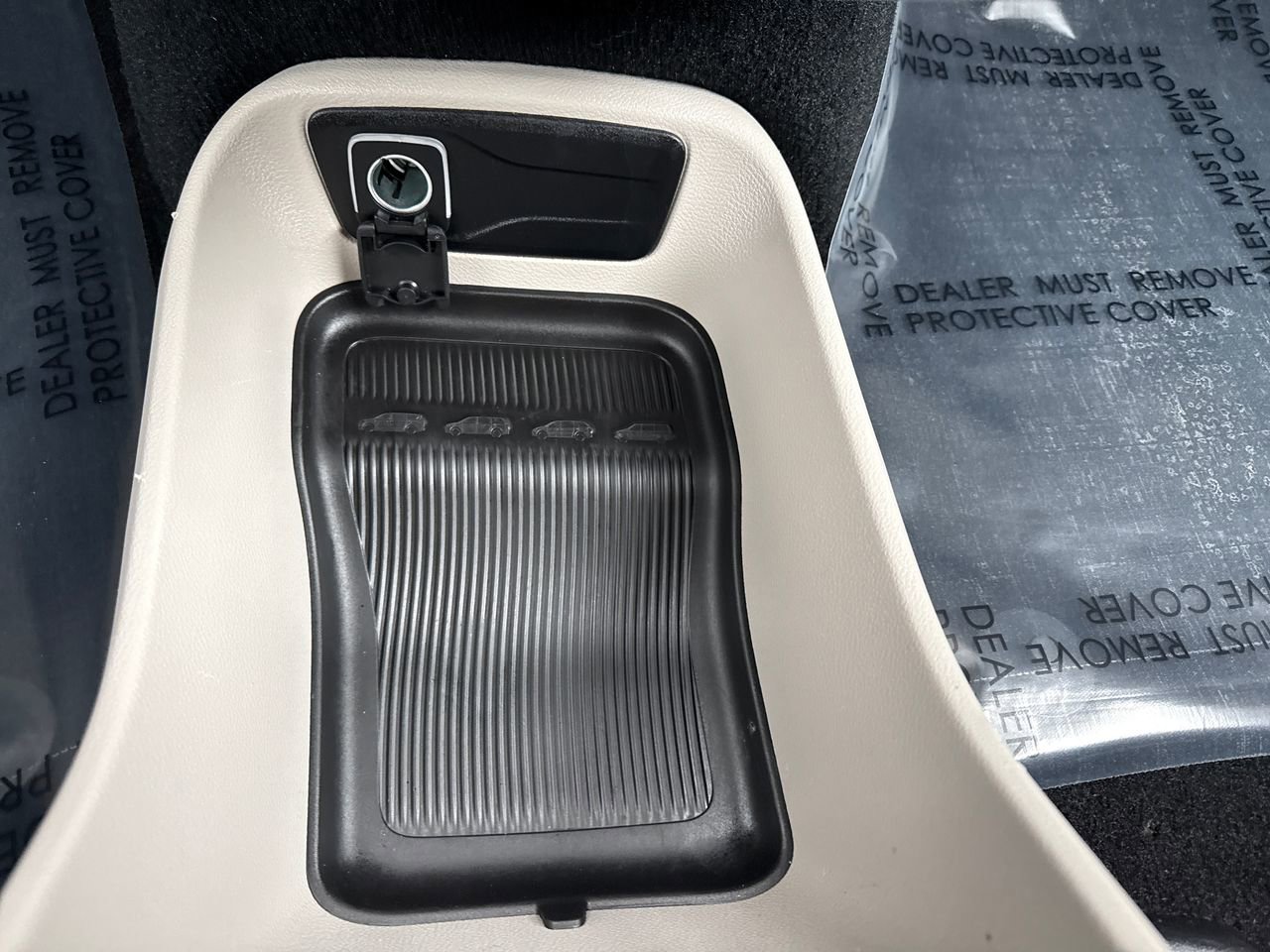 Used 2024 Chrysler Voyager LX image 24