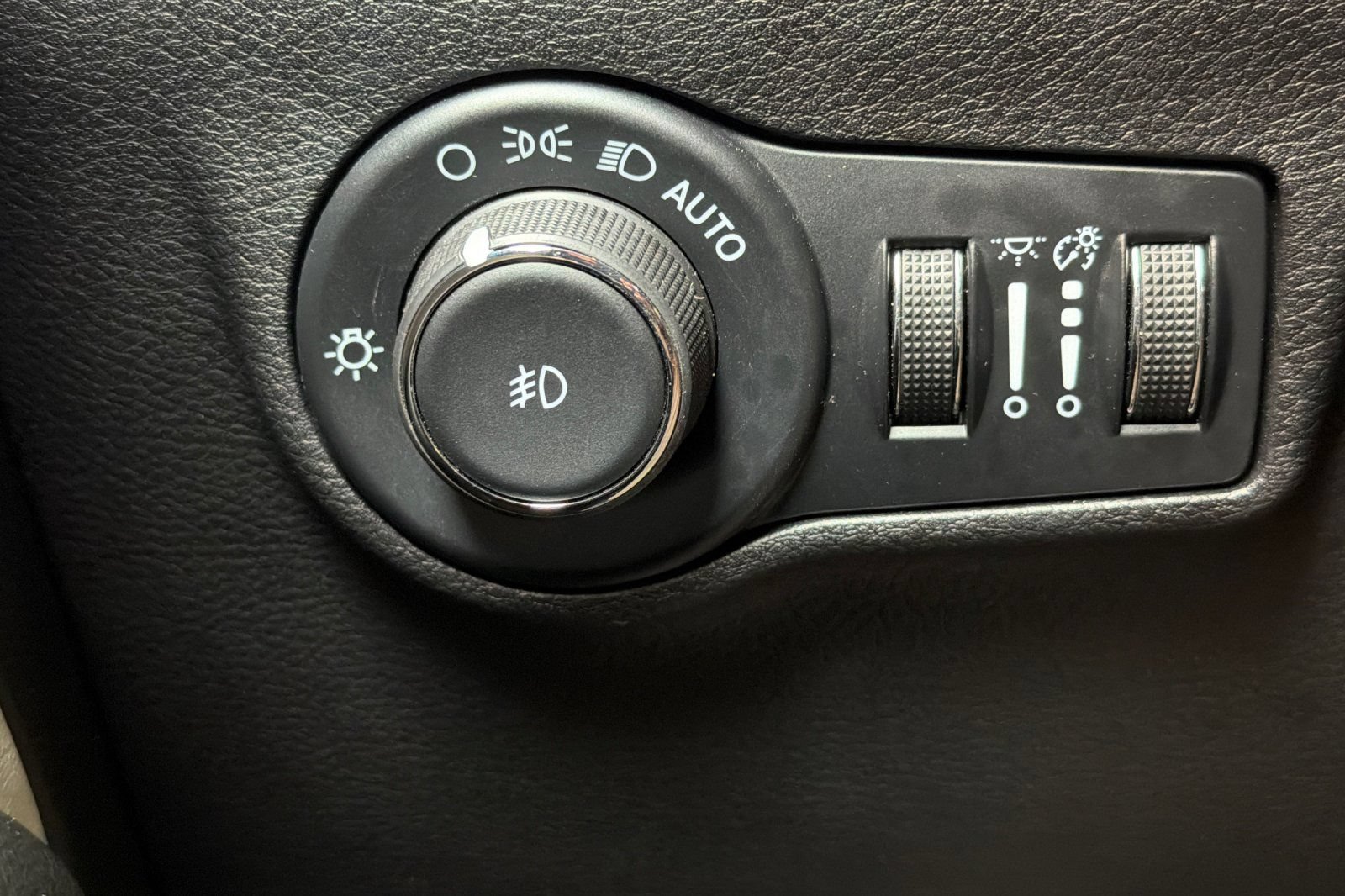 Used 2025 Jeep Compass Limited AWD/4WD image 36