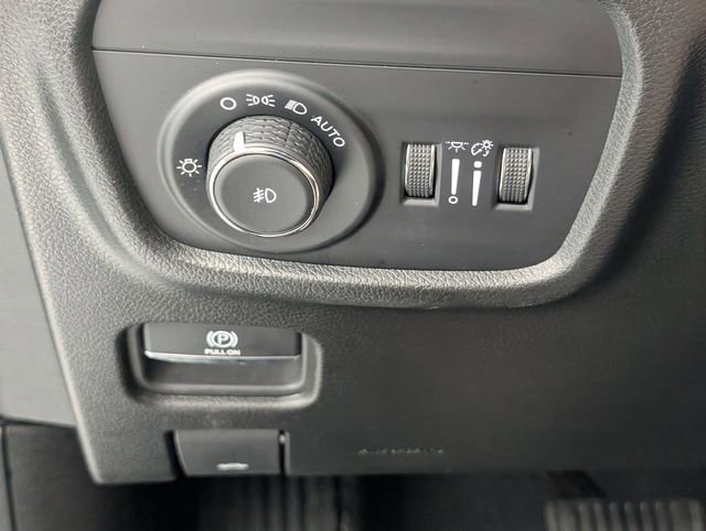 Used 2024 Jeep Grand Cherokee L Limited w/ Luxury Tech Group II AWD/4WD image 16