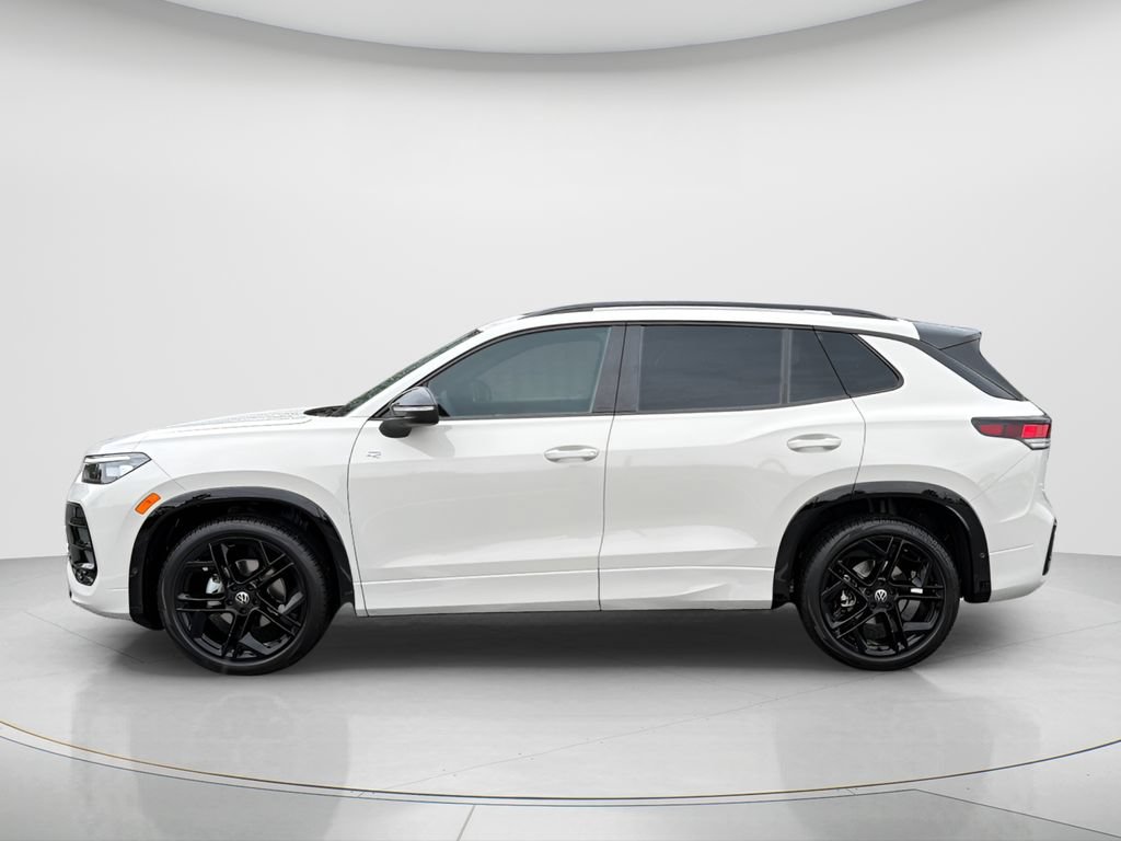 New 2026 Volkswagen Tiguan SE R-Line FWD image 2