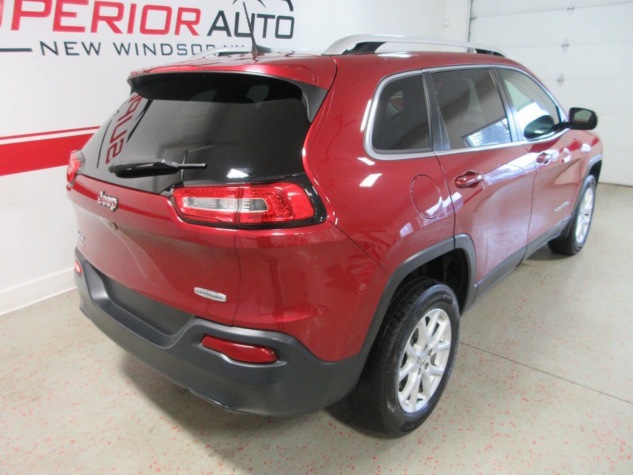 Used 2016 Jeep Cherokee Latitude w/ Cold Weather Group AWD/4WD image 14