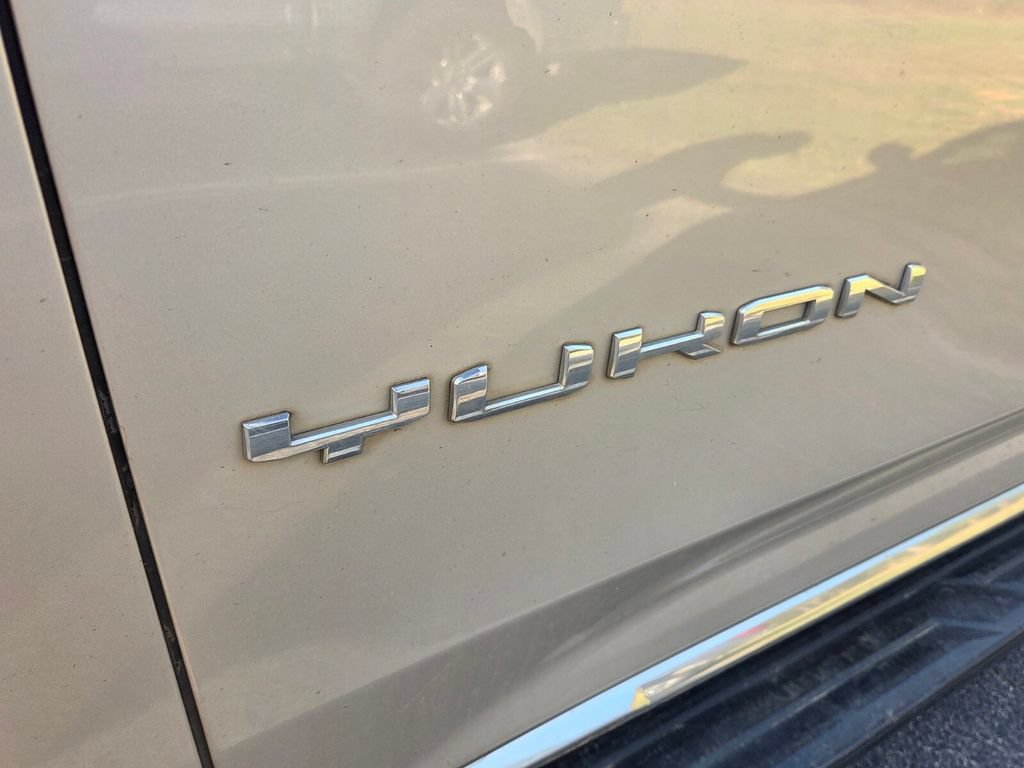 Used 2022 GMC Yukon SLT w/ SLT Luxury Package RWD image 7