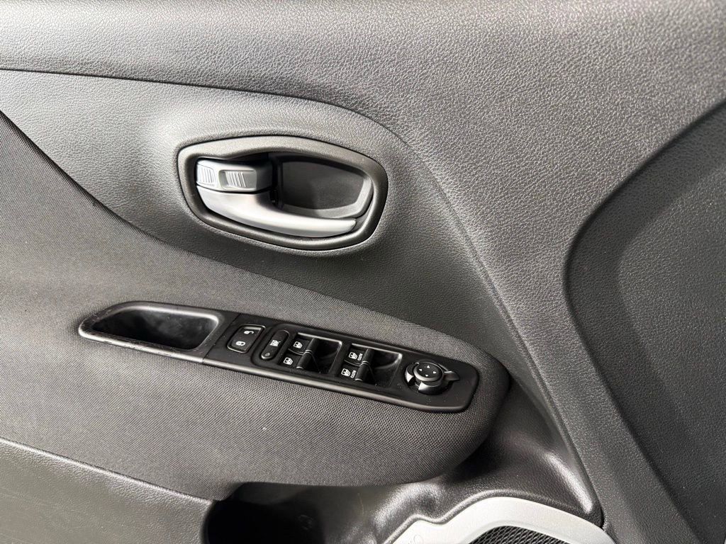 Used 2019 Jeep Renegade Sport w/ Sport Appearance Group image 18