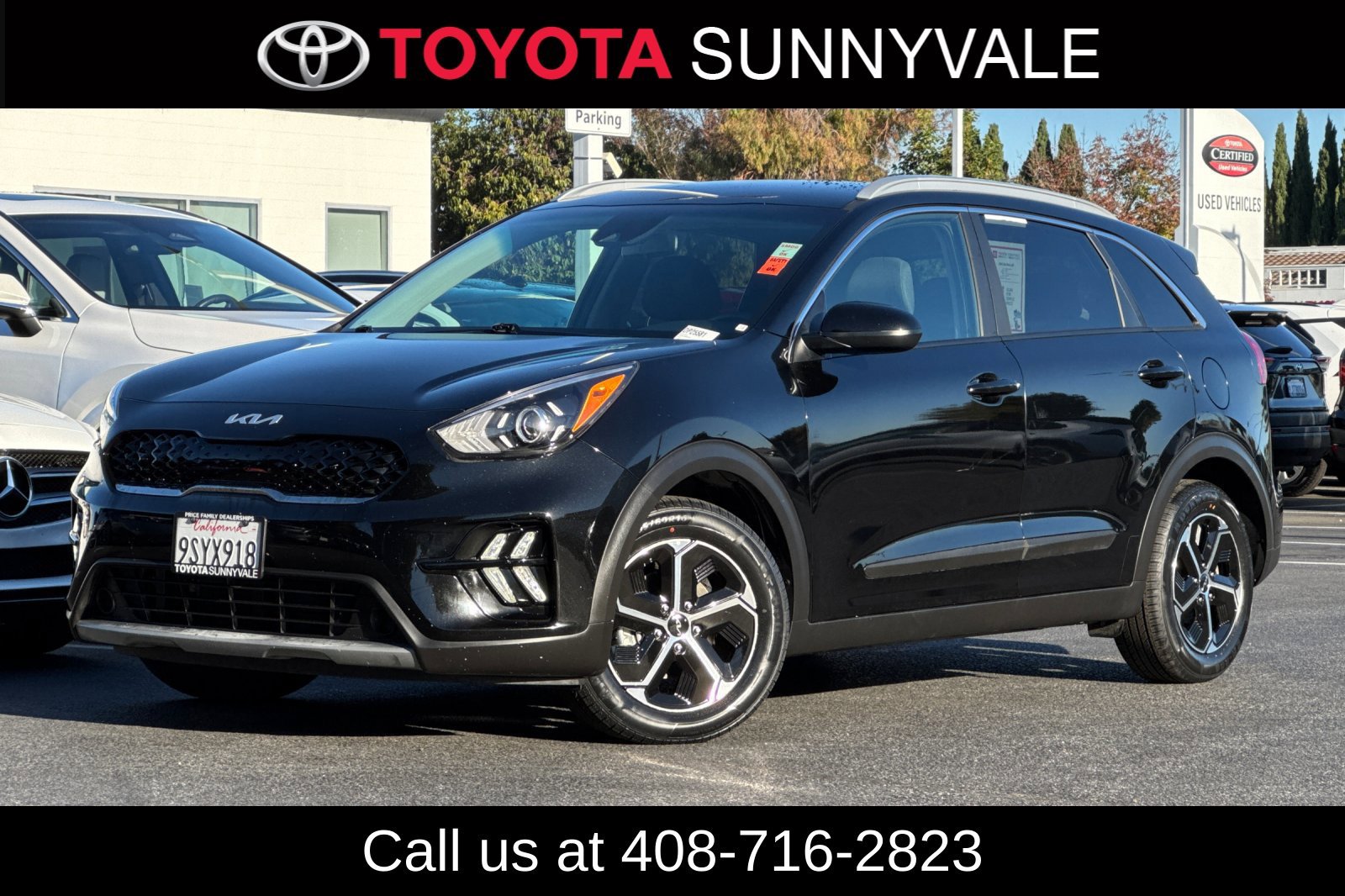 Used 2022 Kia Niro LXS w/ Digital Cluster Package FWD image 2