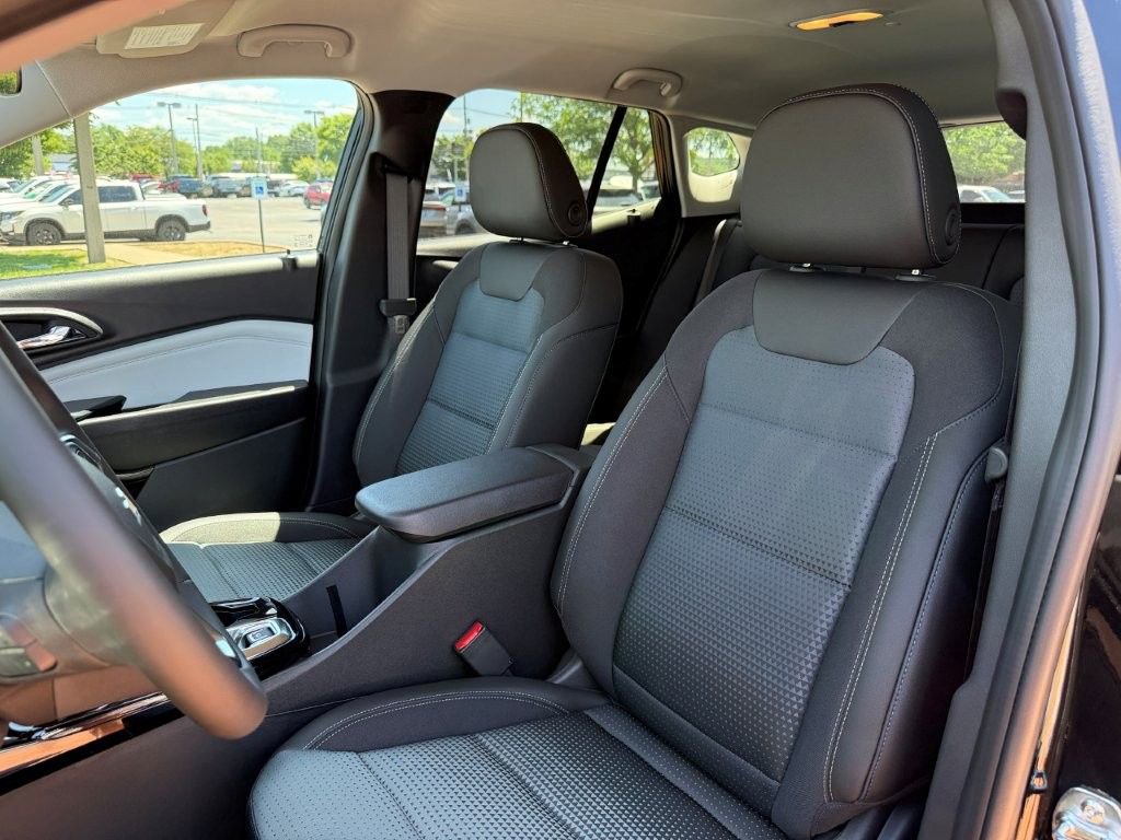 New 2026 Chevrolet Trax LT w/ LT Convenience Package FWD image 11